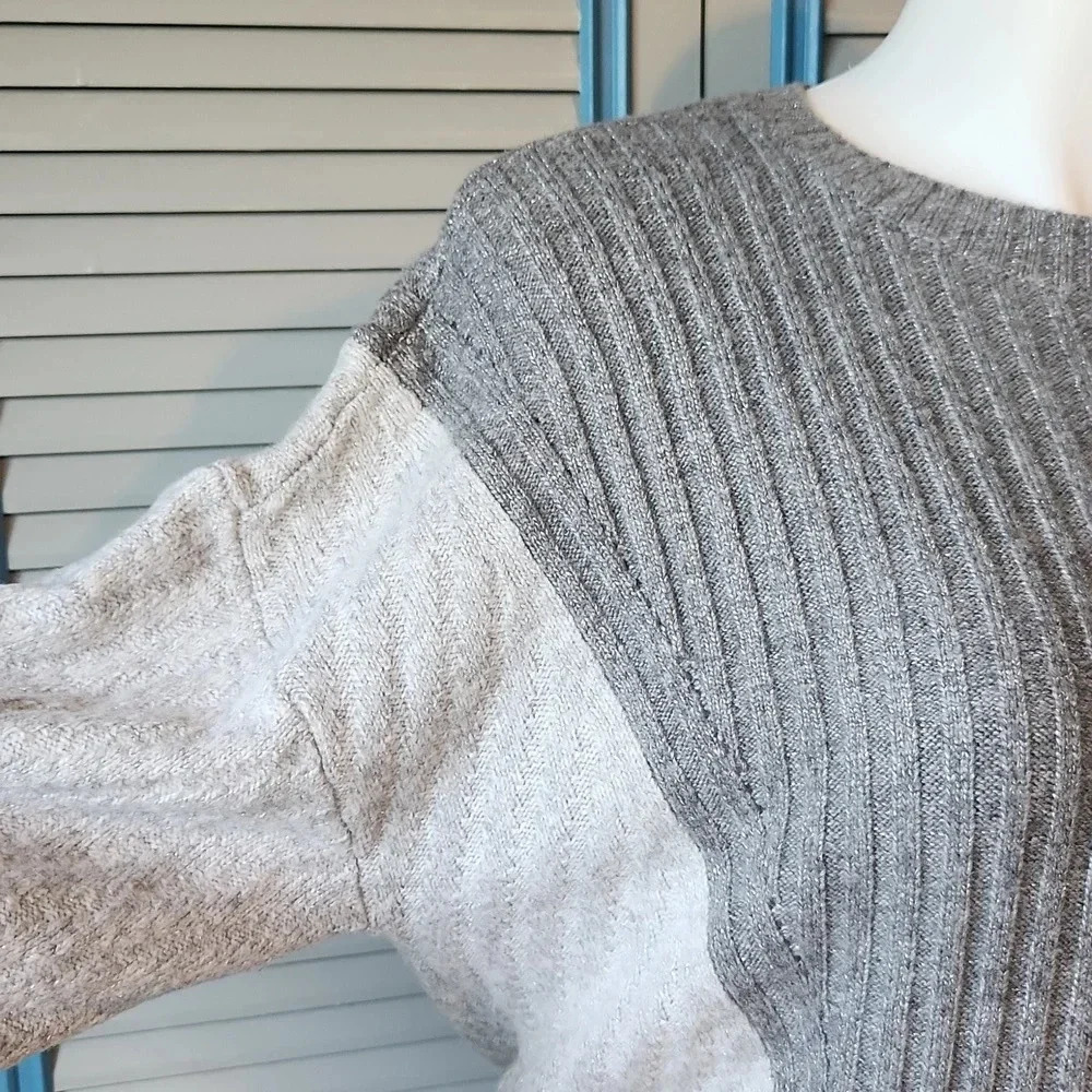 Simply Vera Wang Women’s Gray Asymmetrical Sweater - Picture 5 of 13
